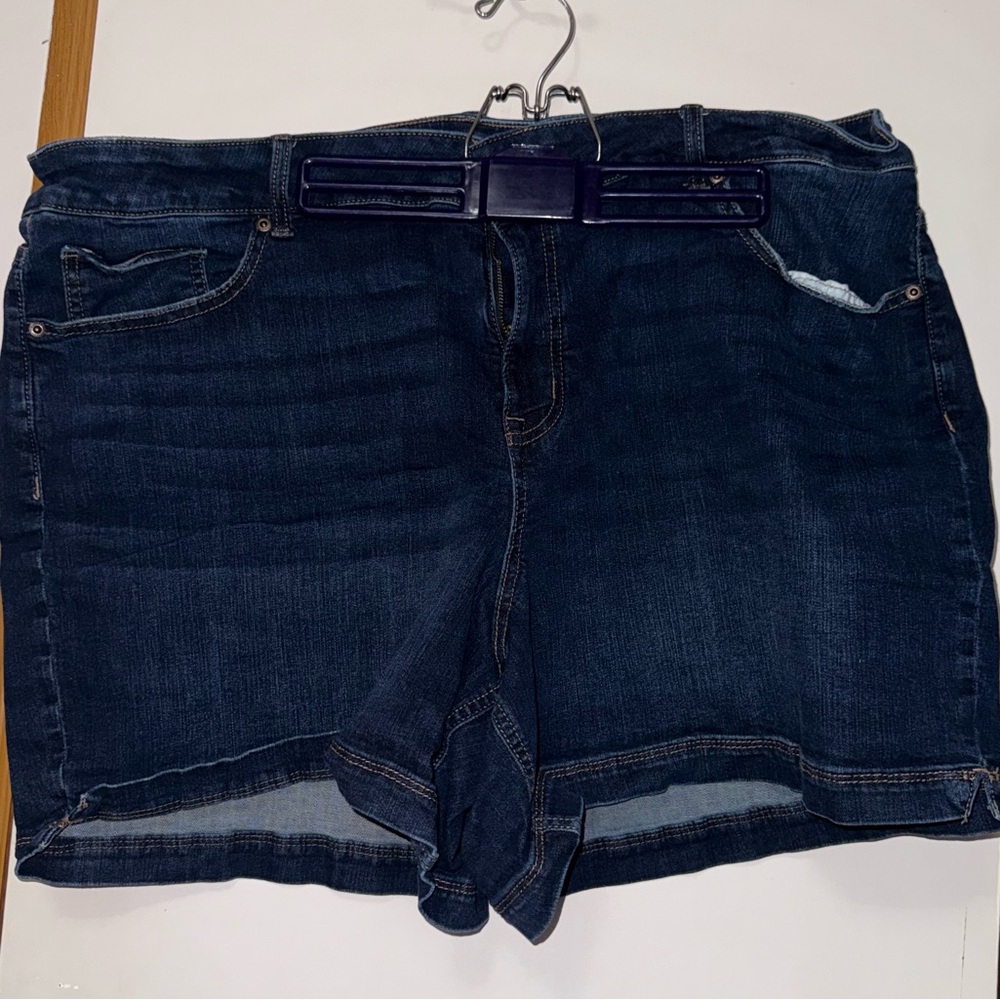 Lot of 7 pair of Maurice’s shorts.  Size 24